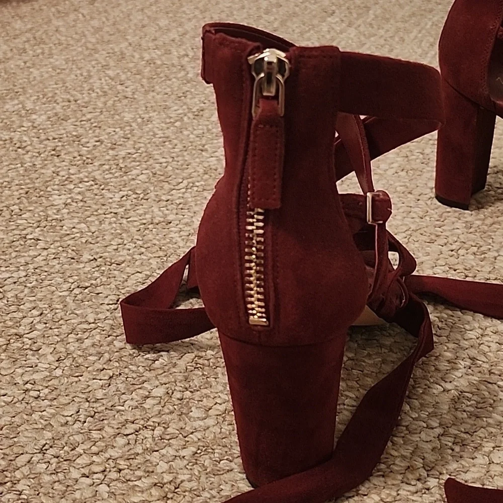 Shoes - Picture 3 of 4